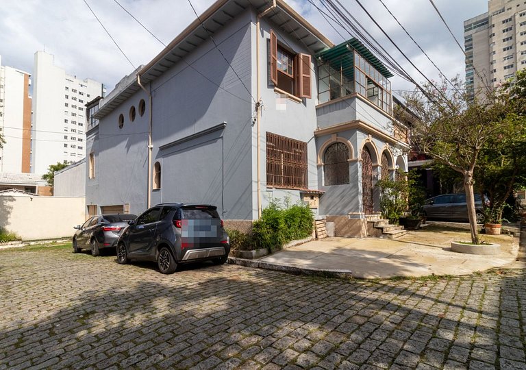 Cama em qto misto c/ varanda próx. ao Ibirapuera