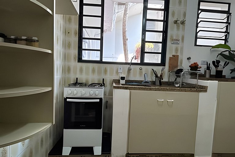 Bed in mixed room with balcony near Ibirapuera