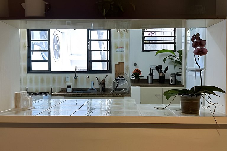Cama em qto misto c/ varanda próx. ao Ibirapuera