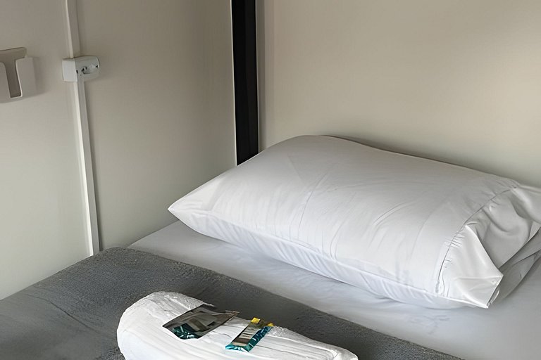 Cama em qto misto c/ varanda próx. ao Ibirapuera
