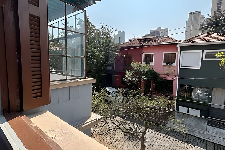Cama em qto misto c/ varanda próx. ao Ibirapuera