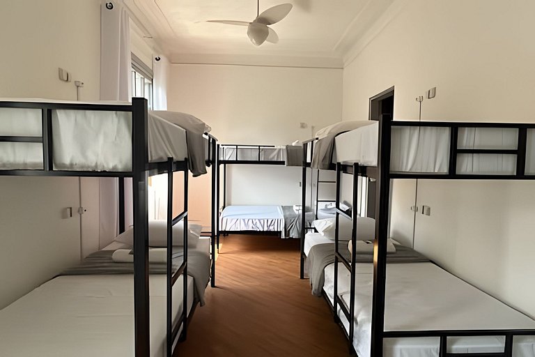 Cama em qto misto c/ varanda próx. ao Ibirapuera