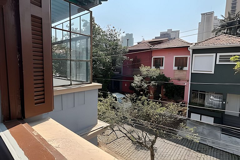 Cama em qto misto c/ varanda próx. ao Ibirapuera