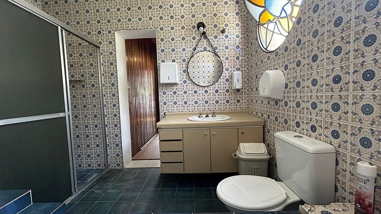 Cama en habitación mixta con balcón cerca de Ibirapuera