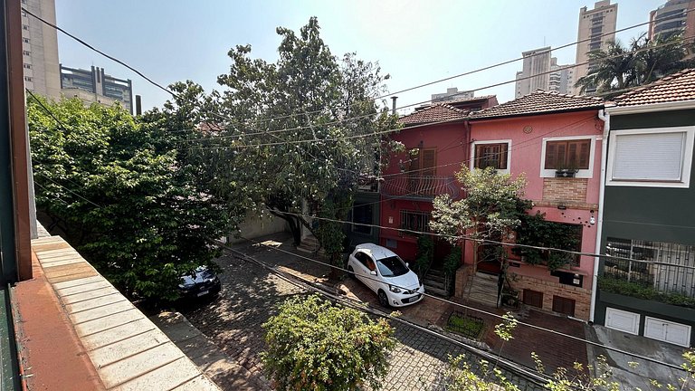 Bed in mixed room with balcony near Ibirapuera