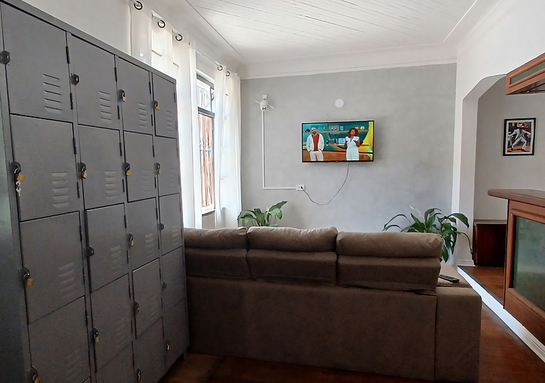 Cama em qto misto c/ varanda próx. ao Ibirapuera