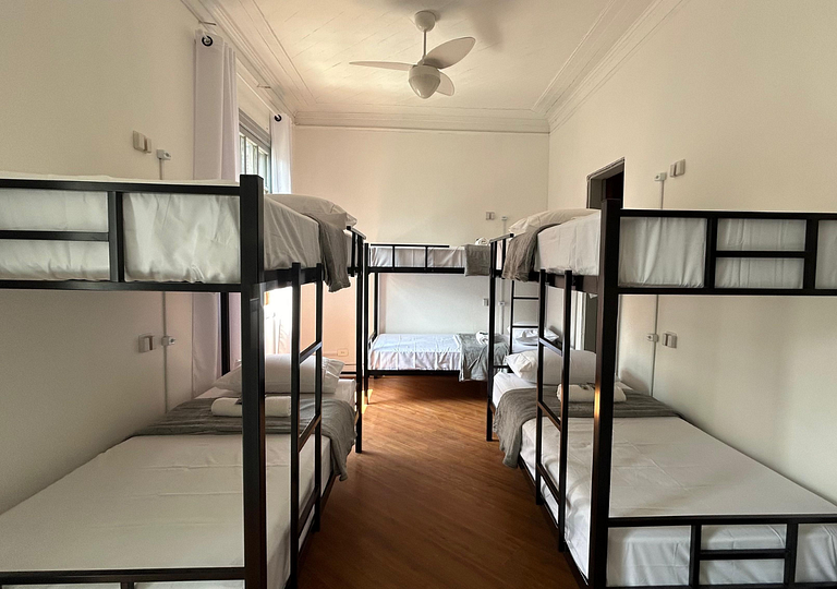 Cama em qto misto c/ varanda próx. ao Ibirapuera