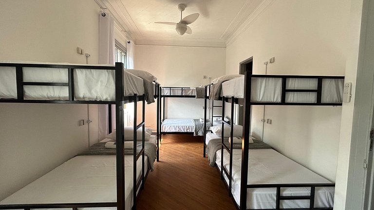 Cama em qto misto c/ varanda próx. ao Ibirapuera