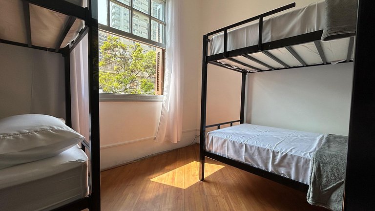 Cama em qto misto c/ varanda próx. ao Ibirapuera